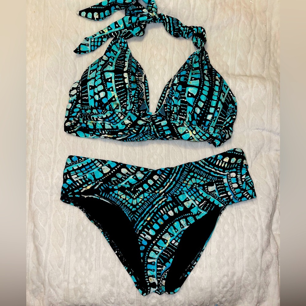 Kenneth Cole two piece Swimsuit top & Bottom great preowned condition